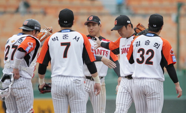 마무리 등판한 김승회 선수의 역투모습 그리고 승리